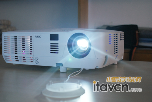   NEC V260W+ͶӰ