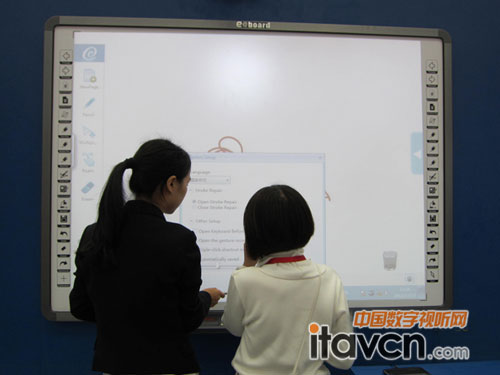 亿博:互动教学 电子白板角色要明确_电子白板