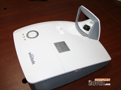 Vivitek D751ST