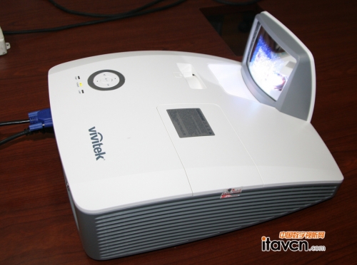 Vivitek D751ST
