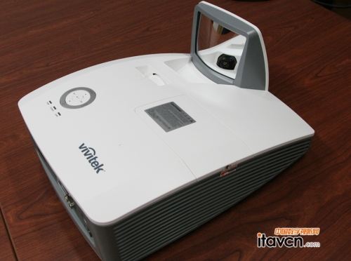 Vivitek D751ST