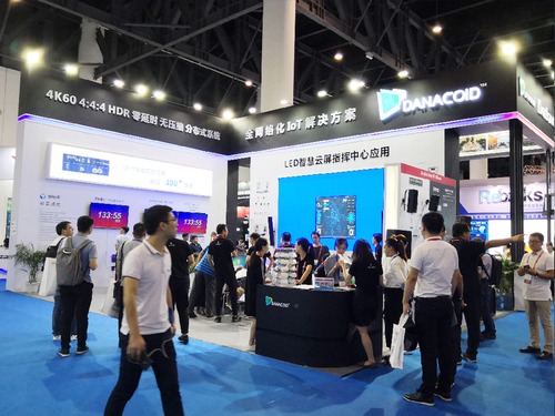 展会现场人潮涌动