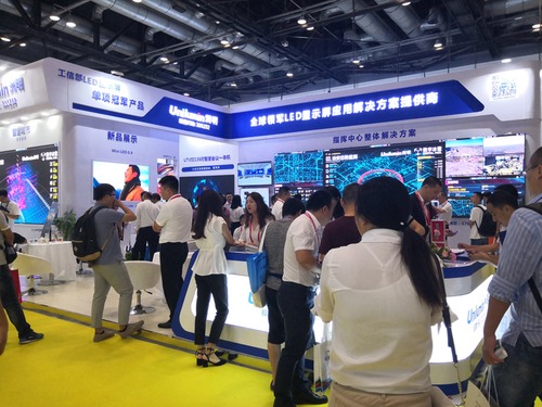 洲明展位