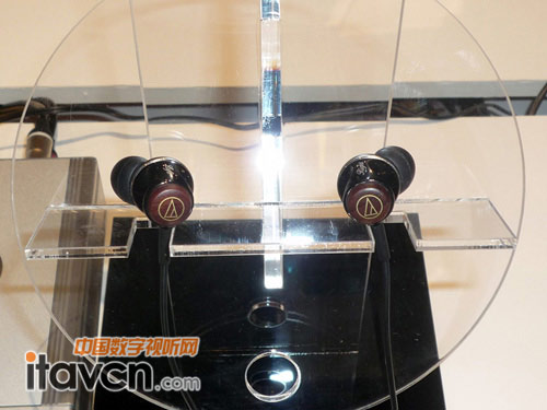 ATH-CKW1000ANV 